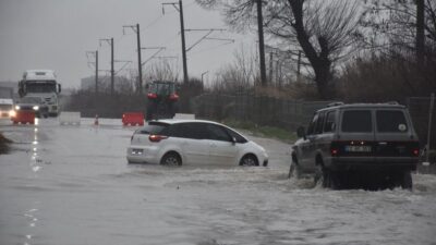 Cadde ve sokaklar göle döndü!