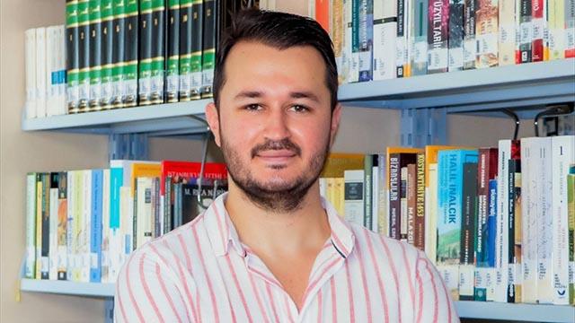 Kavgayı ayırmak isterken bıçaklanan öğretim görevlisi hayatını kaybetti