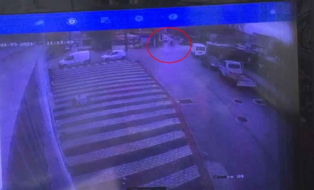 Yer: Bursa… İki kamyonet arasında sıkıştı