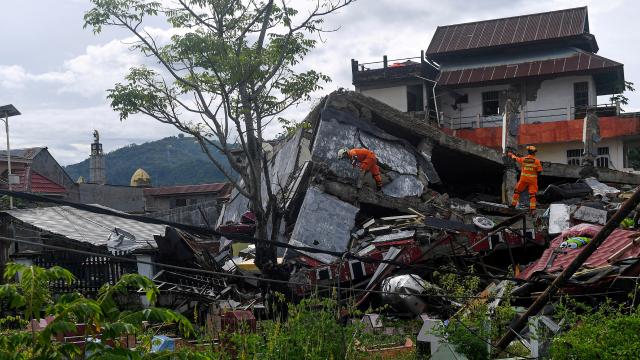 Endonezya’daki depremde can kaybı artıyor