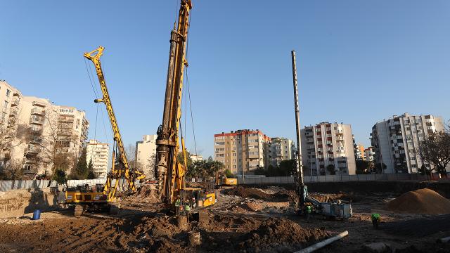 İzmir depremi sonrası acil yıkılan 71 binada inşaat çalışmaları başladı
