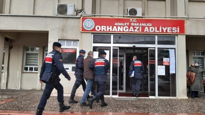 Bursa’da kablo hırsızı yakayı ele verdi Bursa’da jandarma 5 ayrı enerji kablosu hırsızlığına karışan şüpheliyi, 245