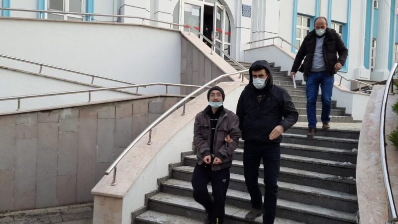 Bursa’da korkunç olay! Kardeşini 25 yerinden bıçaklamış Bursa’nın İznik ilçesinde erkek kardeşi Semih Acar’ı (19) bıçaklayarak öldüren