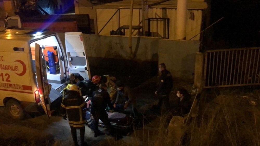 Bursa’da karşı şeride geçmek isterken şarampole uçtu