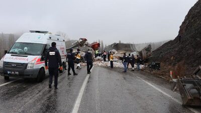 Zincirleme kaza: 3 ölü, 2 yaralı