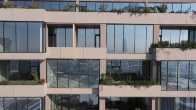 Bursa’da 14 katlı binayı gören bir daha bakıyor! 528 ağaç ve yaklaşık 1400 bitki türü…