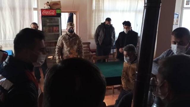 Kısıtlamada yakalanmamak için tuvalete gizlendi