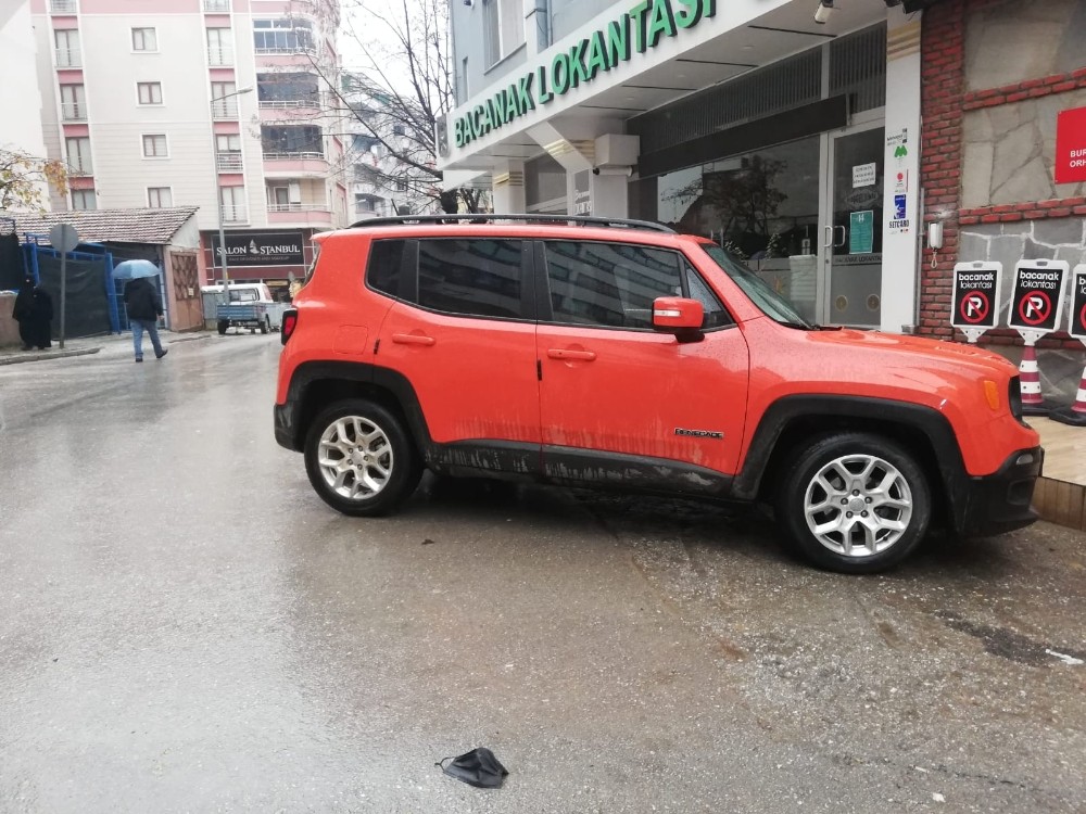 Bursa’da Kızılay gönüllüsünün anahtarını kopyalayıp aracını çaldılar Bursa’da Kızılay gönüllüsünün anahtarını kopyalayıp aracını çaldılar