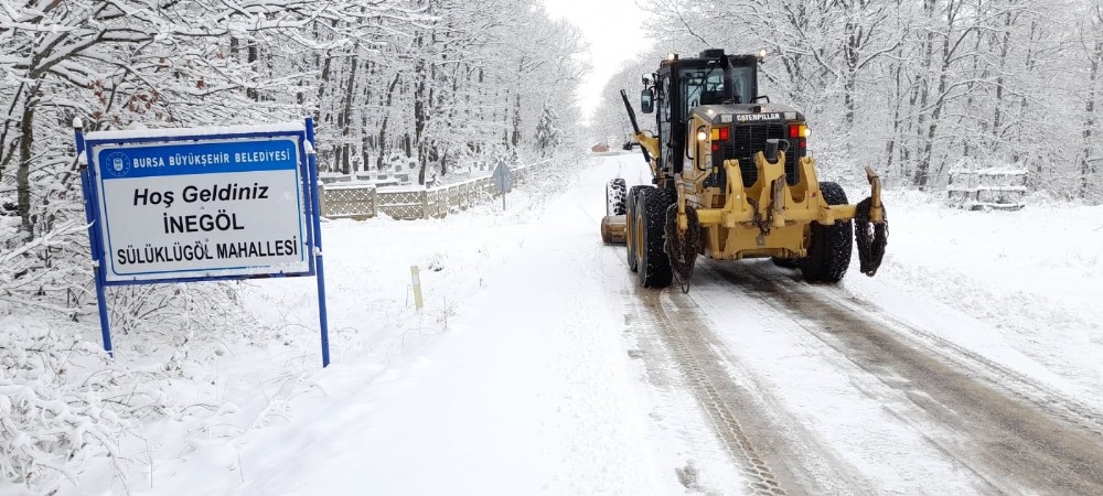 Köy yollarına anında müdahale edildi