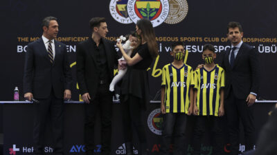 Fenerbahçe'nin 3,5 yıllık anlaşmaya vardığı Mesut Özil, kendisi için düzenlenen