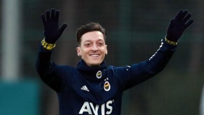 Fenerbahçe Kulübü, 3,5 yıllığına kadrosuna kattığı yıldız orta saha oyuncusu