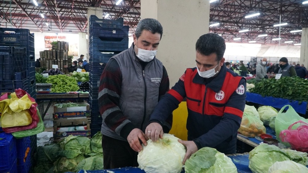 Mobil ekipler vatandaş ve esnafın yanında