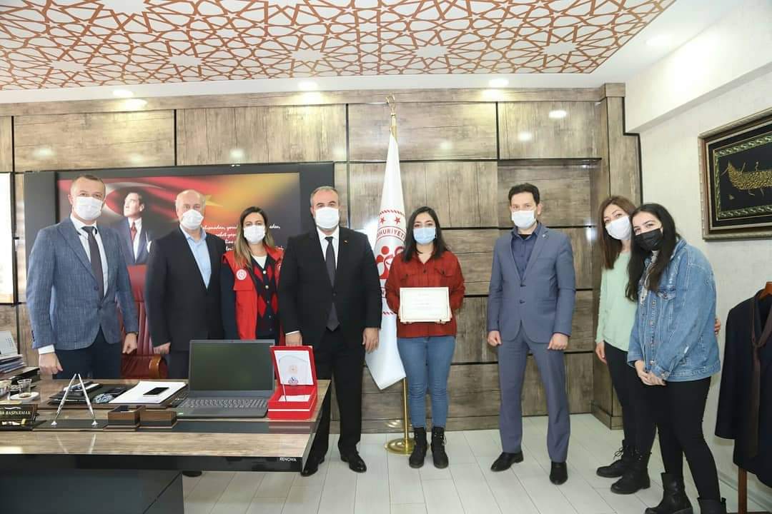 Bursalı öğrenci ‘Bir Şiir’ okudu; Türkiye birincisi oldu…