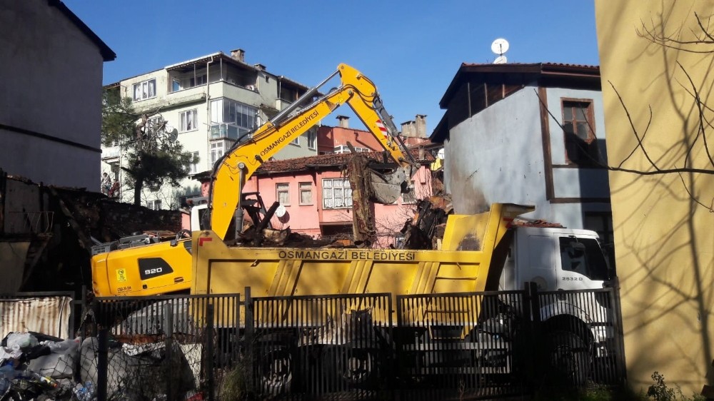 Osmangazi’de yanan binaya anında müdahale