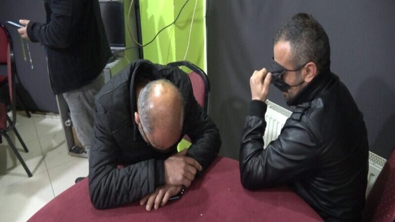 Bursa’da baskında yakalandılar! Tanınmamak için…