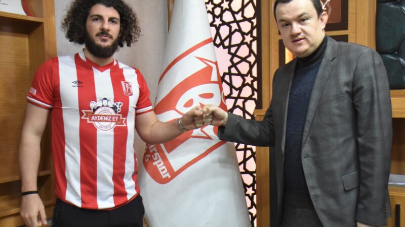 Bursaspor'du sezon başında kadro dışı bırakıldıktan sonra sözleşmesini fesheden Sedat