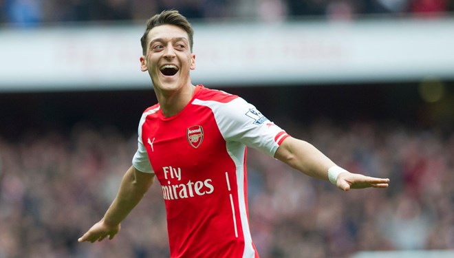 Fenerbahçe'nin yeni transferi Mesut Özil, bu gece saat 00.15'te İstanbul'da