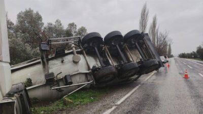 Bursa’da sağanak yağış kaza getirdi!