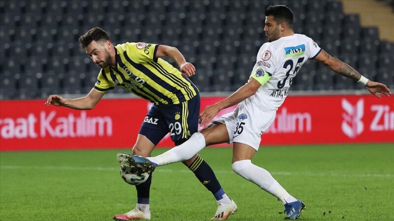 Fenerbahçeli futbolcu Sinan Gümüş'ün sağ diz ön çapraz bağlarında gerilme