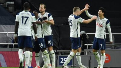 İngiltere Lig Kupasında Tottenham, Championship ekiplerinden Brentford'u 2-0 mağlup ederek