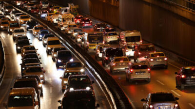 Bursa’da sokağa çıkma kısıtlaması öncesi trafikte yoğunluk yaşandı