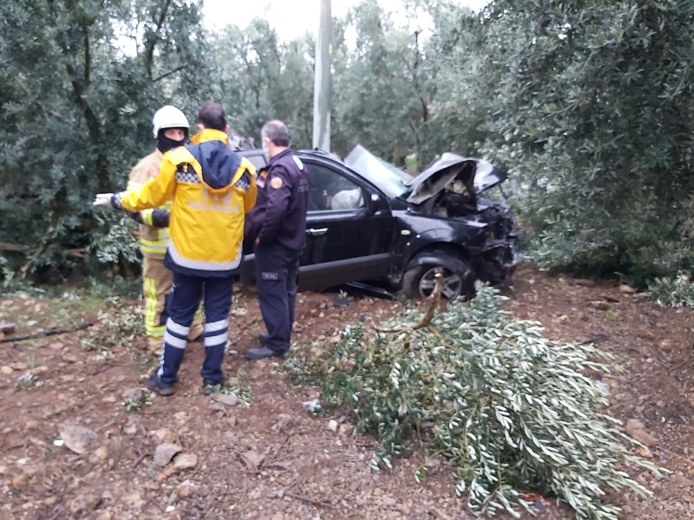 Yağışla gelen ölüm… Taklalar atarak zeytin bahçesine uçtu