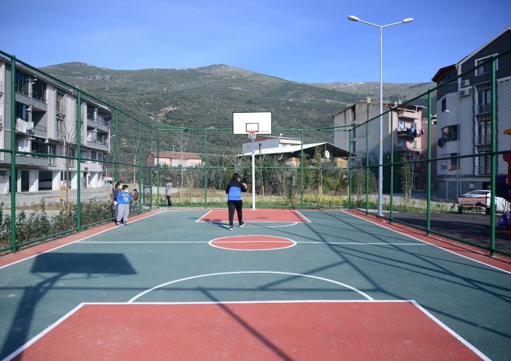 Karacabey’e basketbol sahası yapılacak… Karacabey’e basketbol sahası yapılacak…