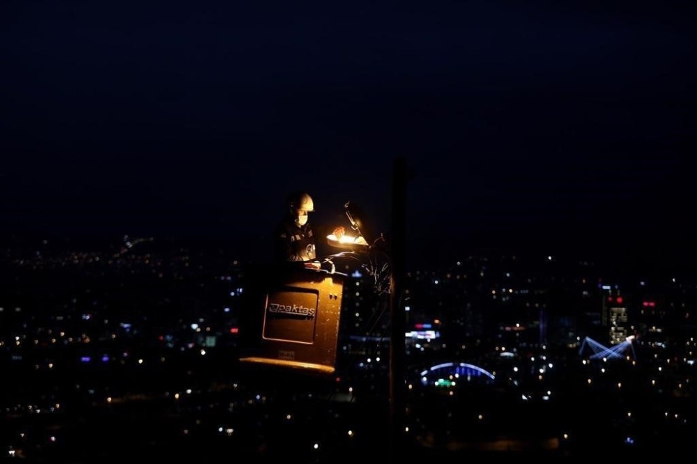 Yeni yılı kesintisiz enerji mesaisiyle karşıladılar