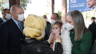 Cumhurbaşkanı Erdoğan’dan depremzede Ayda’ya ziyaret