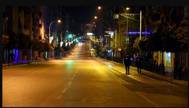 Vatandaş bunalınca kısıtlama gevşedi, sahillere ve caddelere denetim geliyor! Vatandaş bunalınca kısıtlama gevşedi, sahillere ve caddelere denetim geliyor!