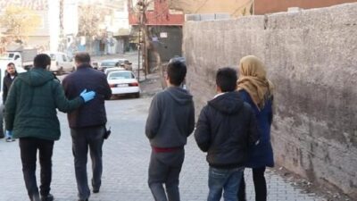 5 çocuğunun gözü önünde katletti