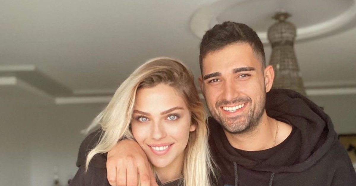 İbo’nun müstakbel gelini dekoltesiyle şov yaptı! İbo’nun müstakbel gelini dekoltesiyle şov yaptı!