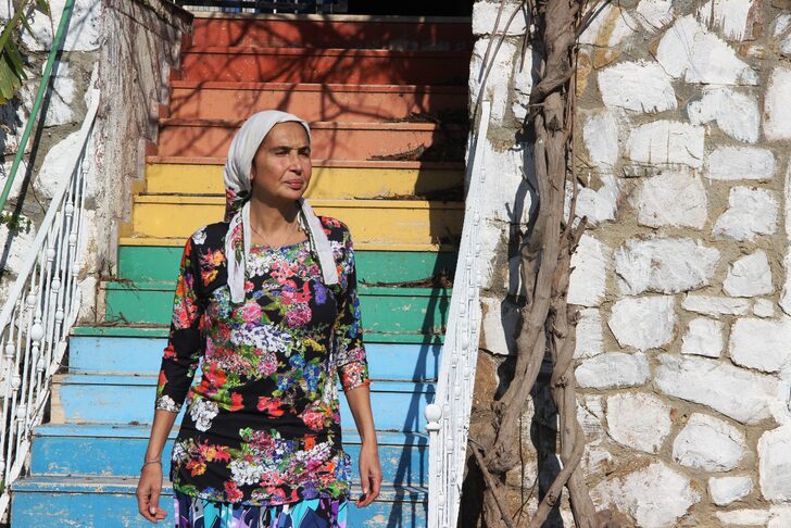 Tüm mal varlığını satıp köye yerleşmişti! Ünlü manken ağlayarak köy hayatını bıraktı