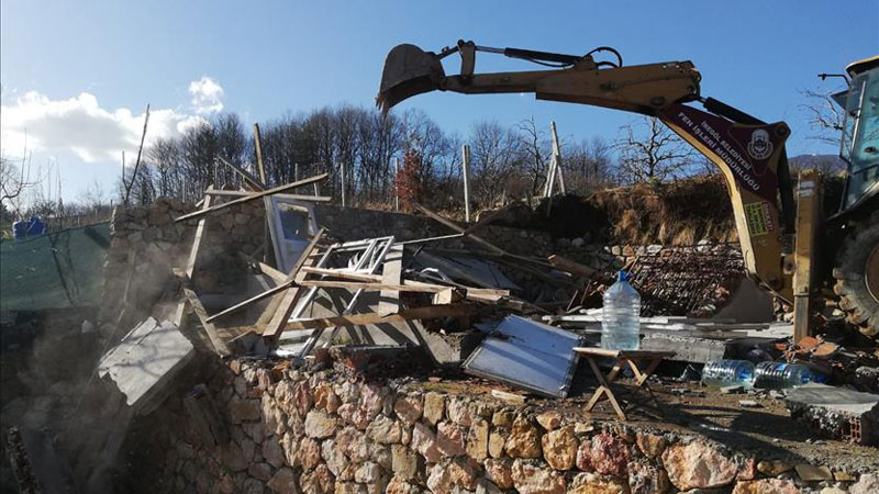4 kaçak yapının yıkımı gerçekleştirildi