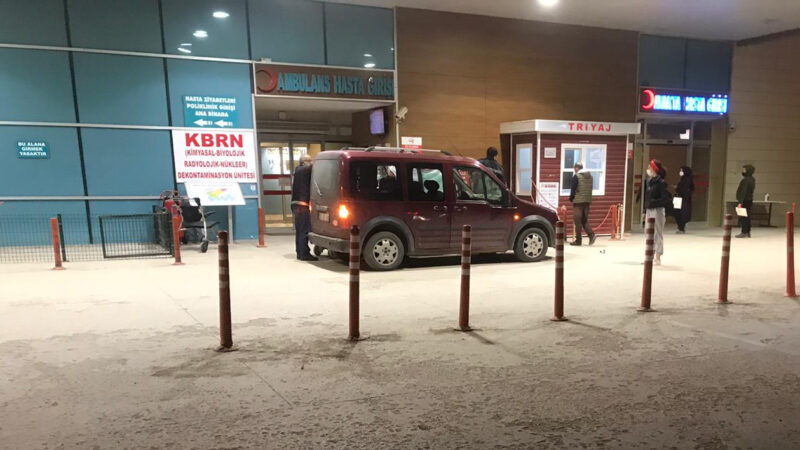 Bursa'da, doğum için gittiği hastaneye yetişemeyen hamile kadın, bebeğini, acil