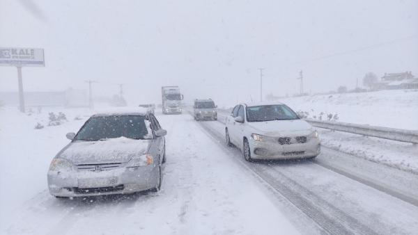 Bursa-İstanbul karayolunda tipi etkili oluyor! Ulaşım kısa süreli kapandı