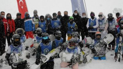 Çocukların Uludağ’da kayak ve snowboard heyecanı