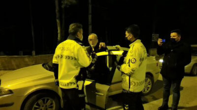 Yer: Bursa… Ehliyetsiz ve alkollü yakalandı: ‘Alkol var, her şey var, sıkıntı yok’