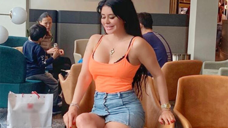 Kar üzerinde dekolteli pozu olay oldu!