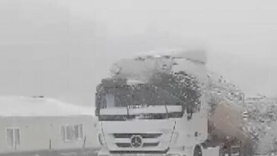 Bursa’da yoğun kar yağışı! Sürücüler zor anlar yaşıyor