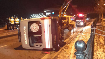 Son dakika! Ambulans kaza yaptı…