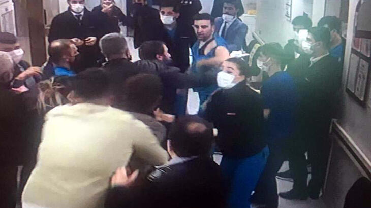 Hasta yakınları sağlık çalışanlarına dehşeti yaşattı!