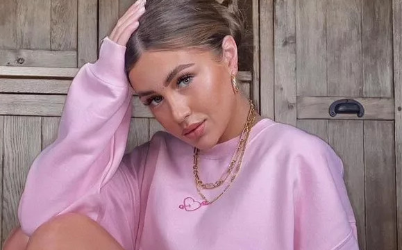 İç çamaşırlı paylaşımıyla nabızları yükseltti İç çamaşırlı paylaşımıyla nabızları yükseltti