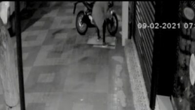 Bursa’da motosiklet hırsızlığı kamerada