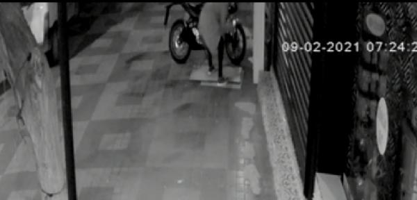 Bursa’da motosiklet hırsızlığı kamerada