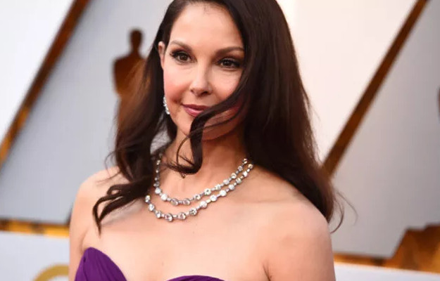 Ünlü oyuncu ölümden döndü! 5 saat boyunca yardım bekledi Ünlü oyuncu ölümden döndü! 5 saat boyunca yardım bekledi