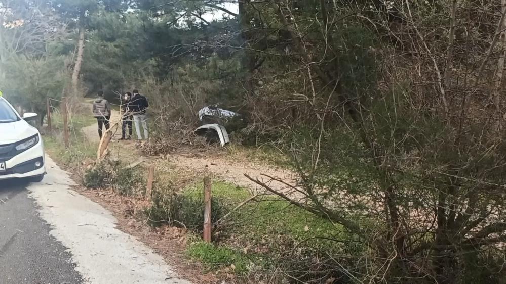 Yer: Bursa… Otomobil çalılık alana uçtu