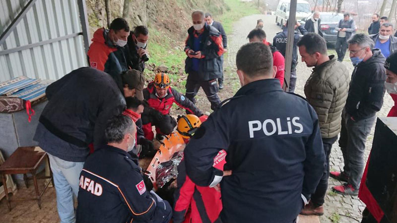 Bursa’da 33 saat sonra bulundu! İlk sözü ’üşüyorum’ oldu Bursa’da 33 saat sonra bulundu! İlk sözü ’üşüyorum’ oldu