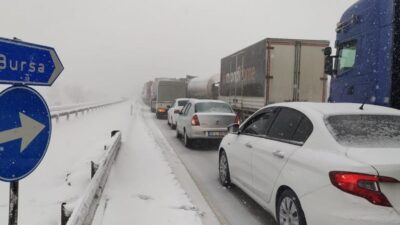 Bursa-İzmir yolu kapandı! Yüzlerce araç…