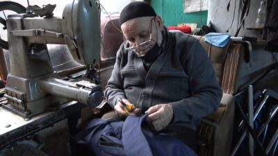 65 yıldır değerli çantaları çöpe gitmekten kurtarıyor